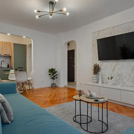 Ultracentral Metro Steps 2 Bdrm * 布加勒斯特