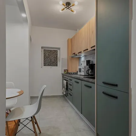 Ultracentral Metro Steps 2 Bdrm 公寓