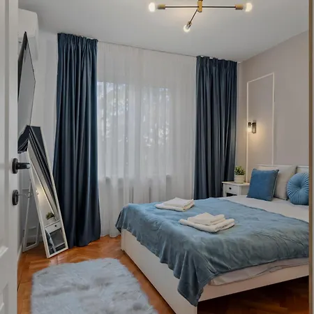 Ultracentral Metro Steps 2 Bdrm 布加勒斯特