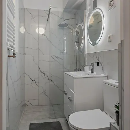Ultracentral Metro Steps 2 Bdrm 公寓