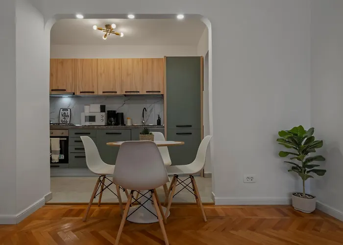 Ultracentral Metro Steps 2 Bdrm 公寓