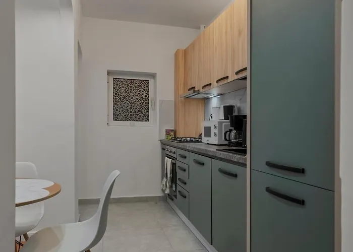 Ultracentral Metro Steps 2 Bdrm 公寓
