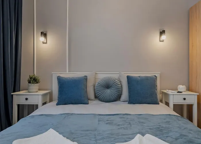 Ultracentral Metro Steps 2 Bdrm * 布加勒斯特