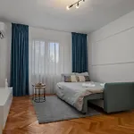 Ultracentral Metro Steps 2 Bdrm Апартаменти Бухарест