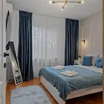 Ultracentral Metro Steps 2 Bdrm Бухарест