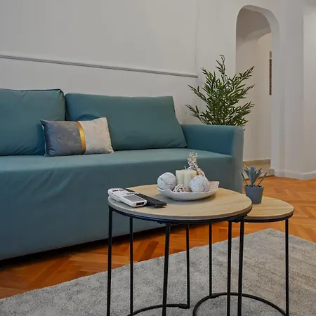 Ultracentral Metro Steps 2 Bdrm * Бухарест