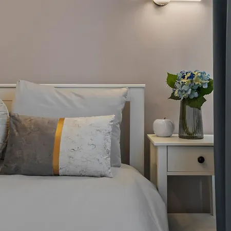 Ultracentral Quiet Velvet Bliss