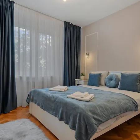 Ultracentral Metro Steps 2 Bdrm דירה