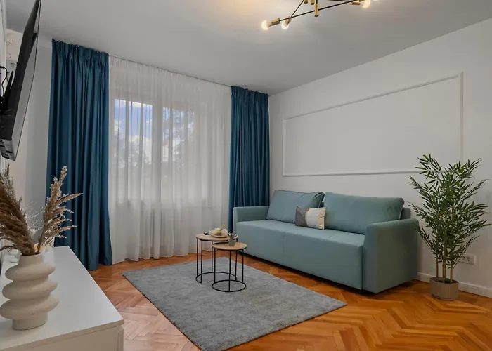 Ultracentral Metro Steps 2 Bdrm Apartment