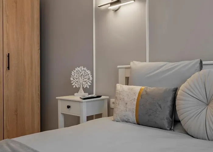 Apartment Ultracentral Metro Steps 2 Bdrm