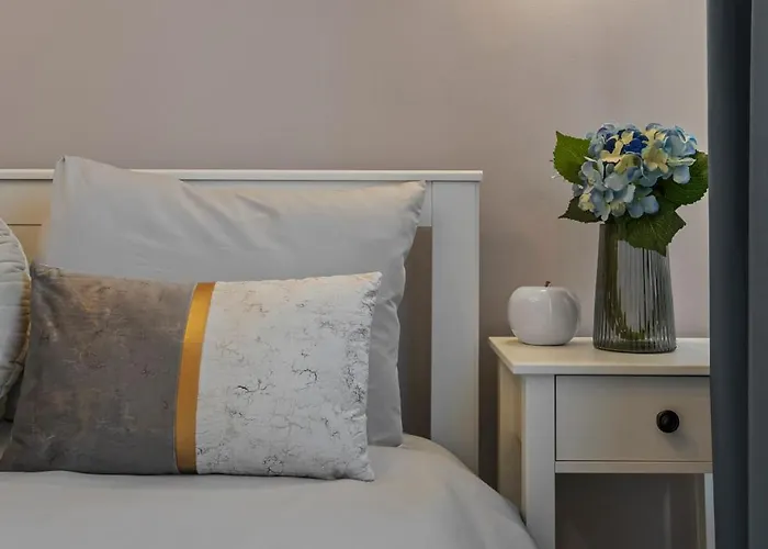 Ultracentral Metro Steps 2 Bdrm