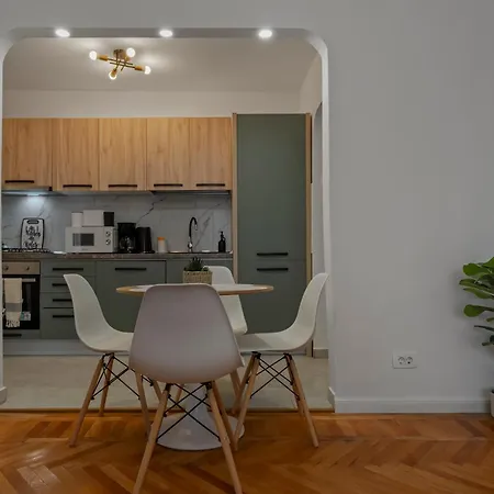 Ultracentral Metro Steps 2 Bdrm Appartamento